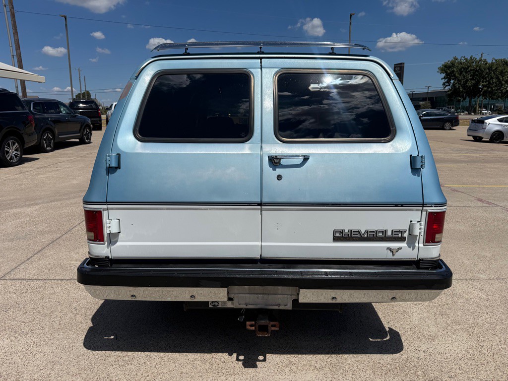 1991 Chevrolet Suburban Image 6