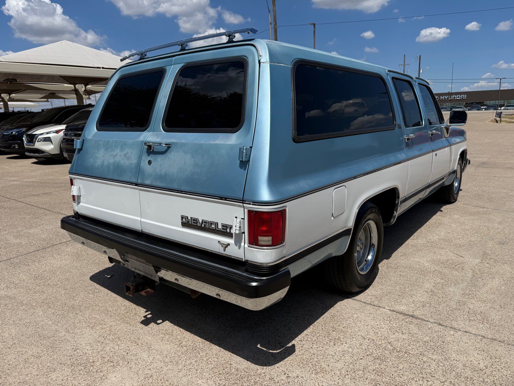 1991 Chevrolet Suburban Image 7