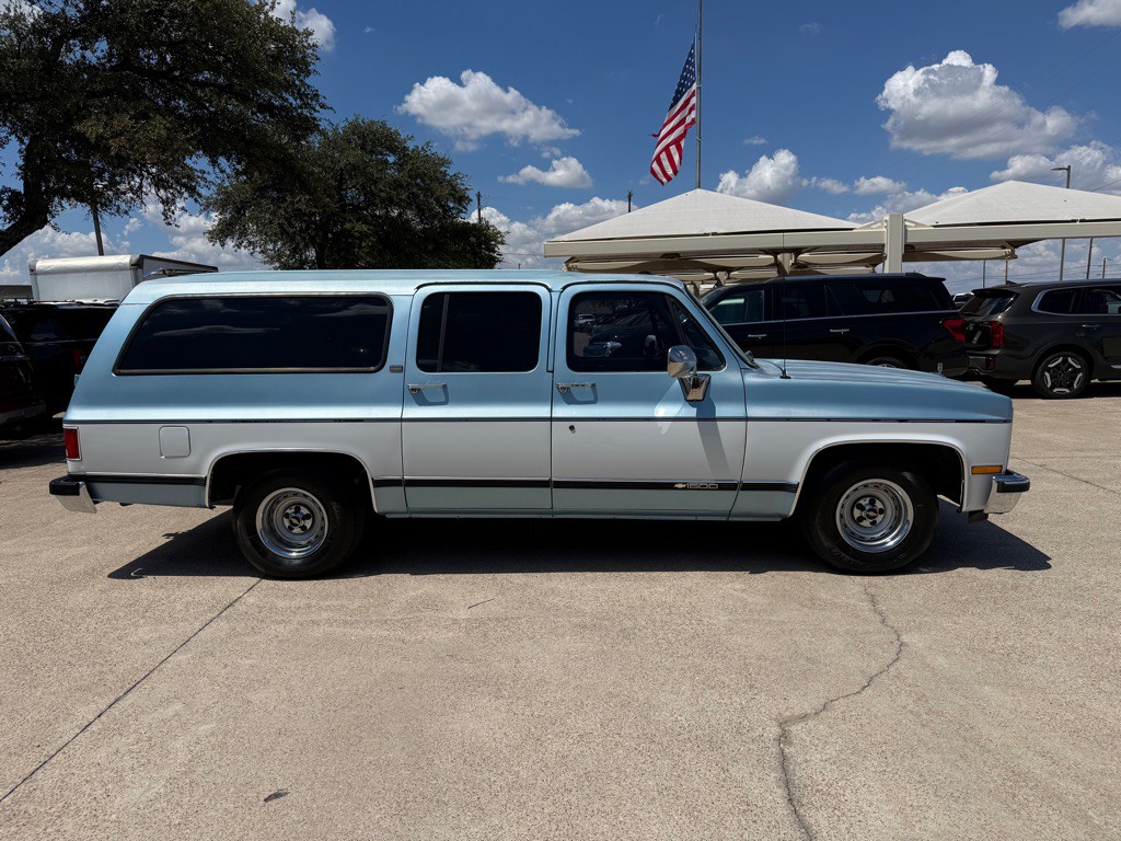 1991 Chevrolet Suburban Image 8