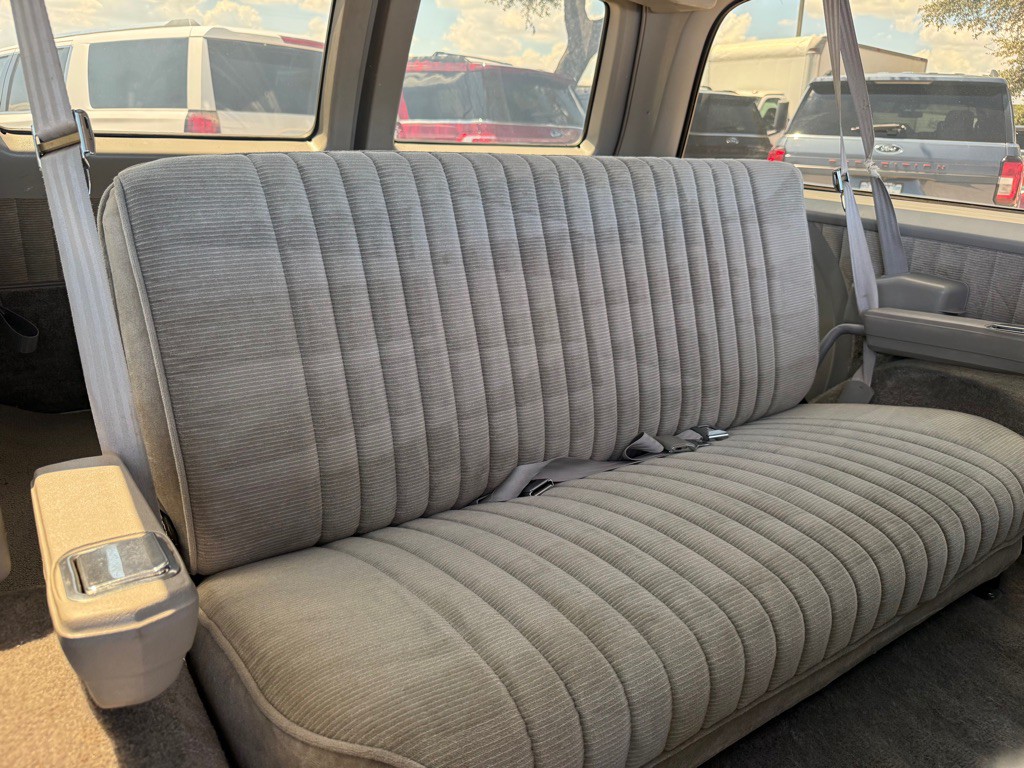 1991 Chevrolet Suburban Image 18