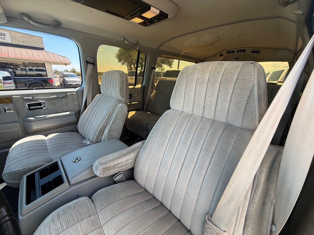 1991 Chevrolet Suburban Image 19
