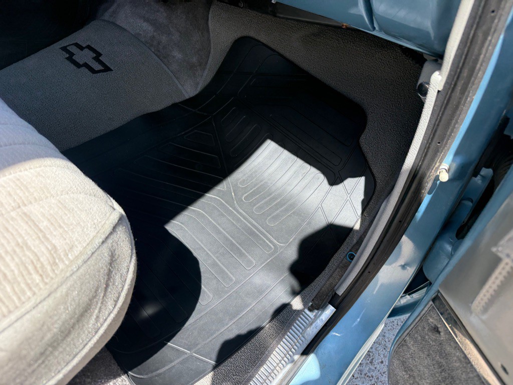 1991 Chevrolet Suburban Image 20