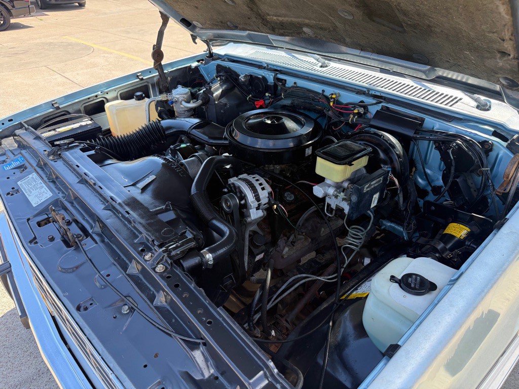 1991 Chevrolet Suburban Image 28