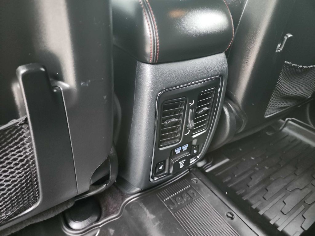 2018 Jeep Grand Cherokee Image 32