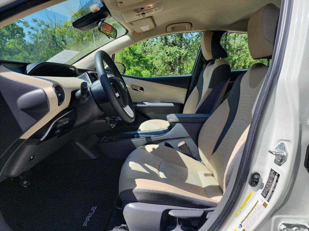 2017 Toyota Prius Image 12