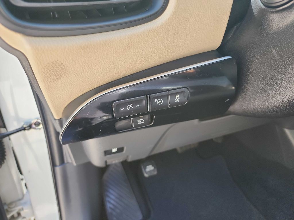 2017 Toyota Prius Image 13