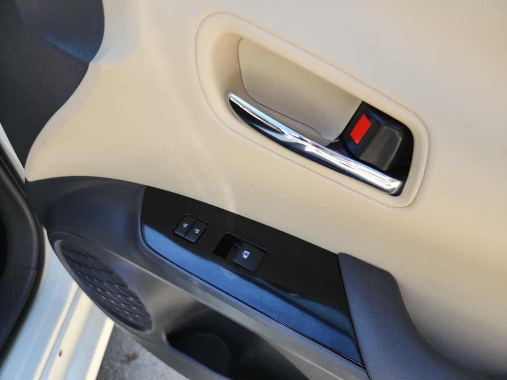 2017 Toyota Prius Image 25