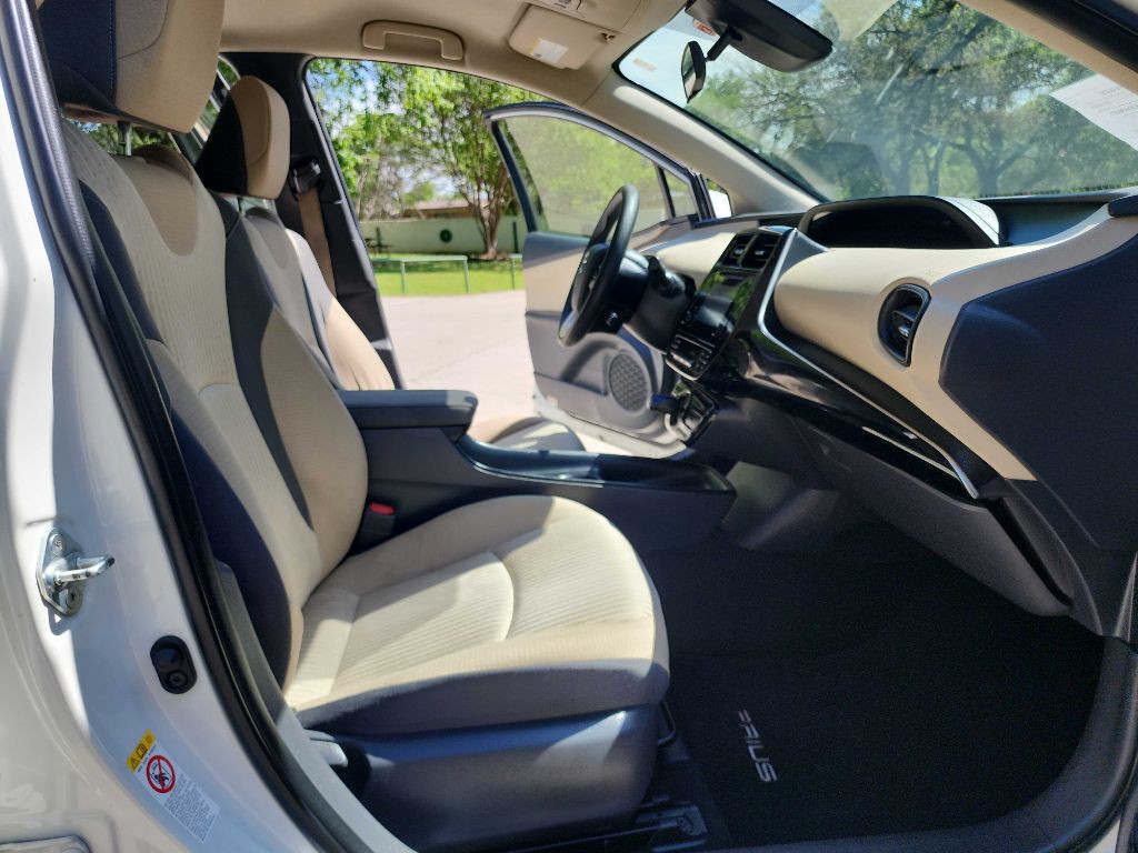 2017 Toyota Prius Image 28
