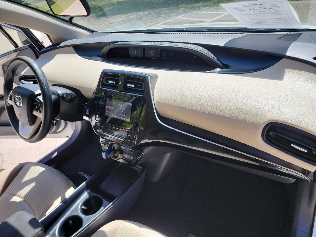 2017 Toyota Prius Image 30