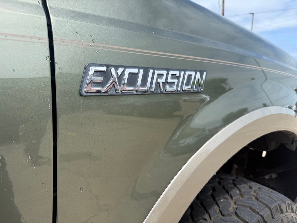 2005 Ford Excursion Image 9