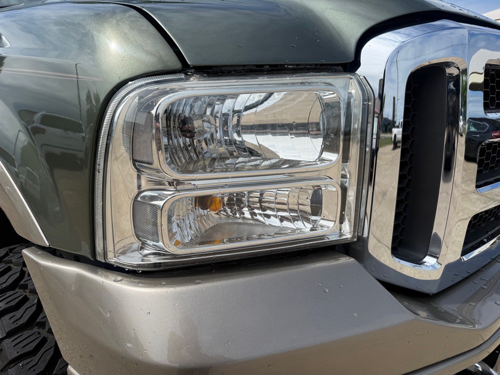 2005 Ford Excursion Image 11