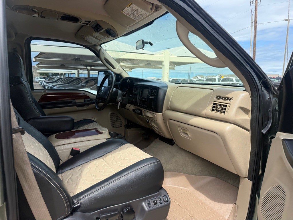 2005 Ford Excursion Image 17