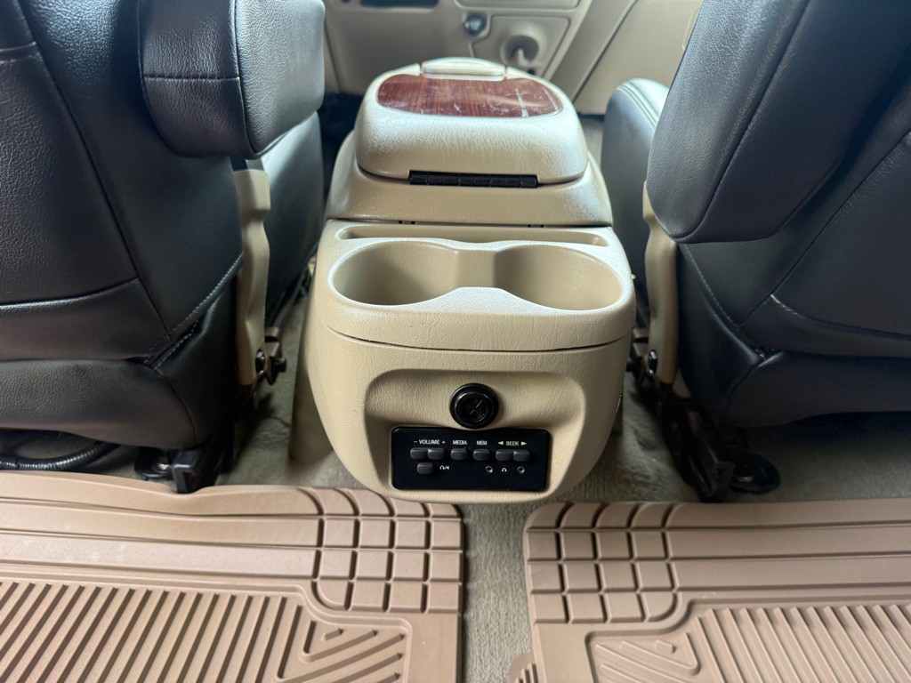 2005 Ford Excursion Image 24
