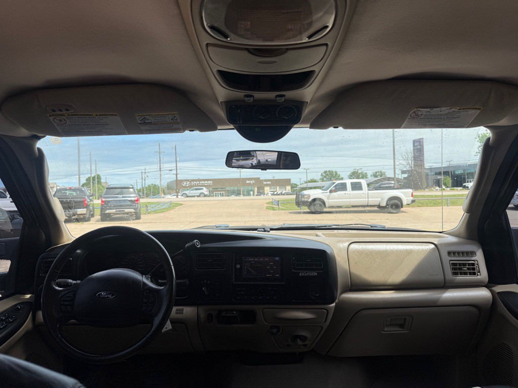 2005 Ford Excursion Image 25