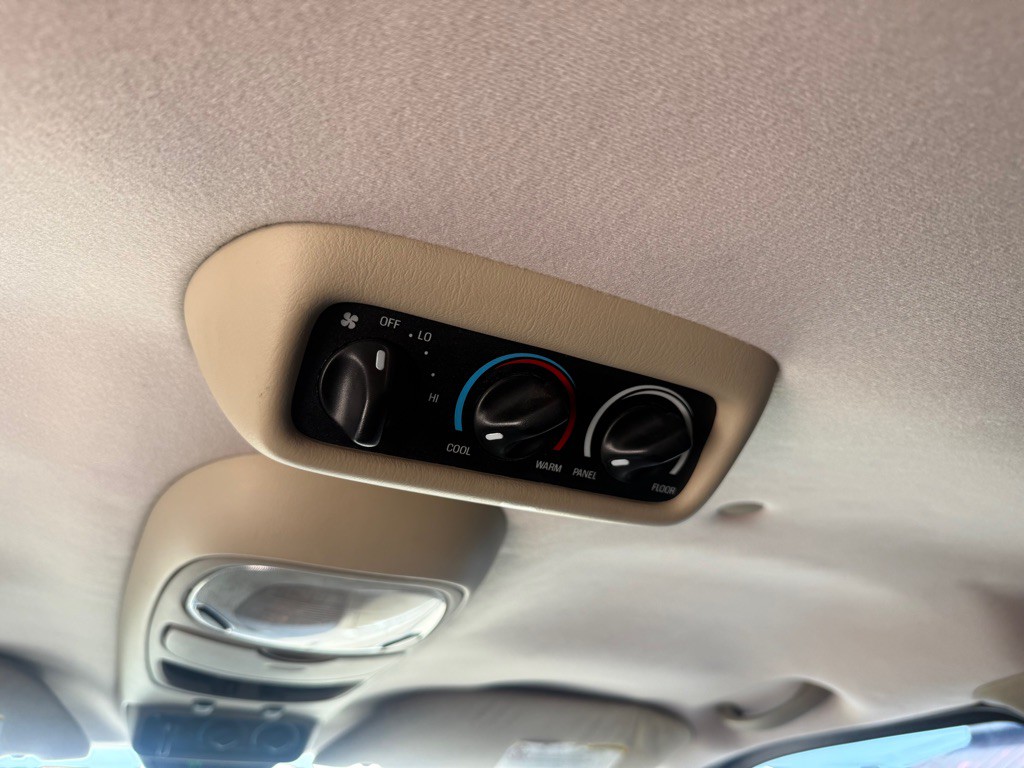 2005 Ford Excursion Image 26