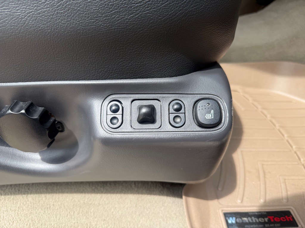 2005 Ford Excursion Image 28