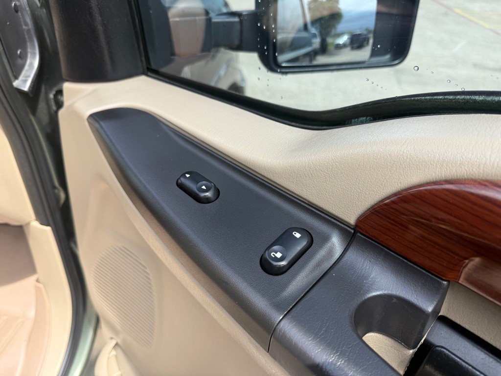 2005 Ford Excursion Image 31