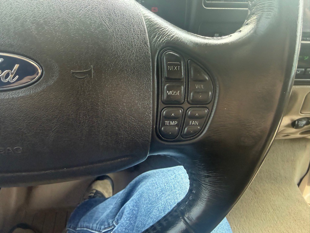 2005 Ford Excursion Image 34