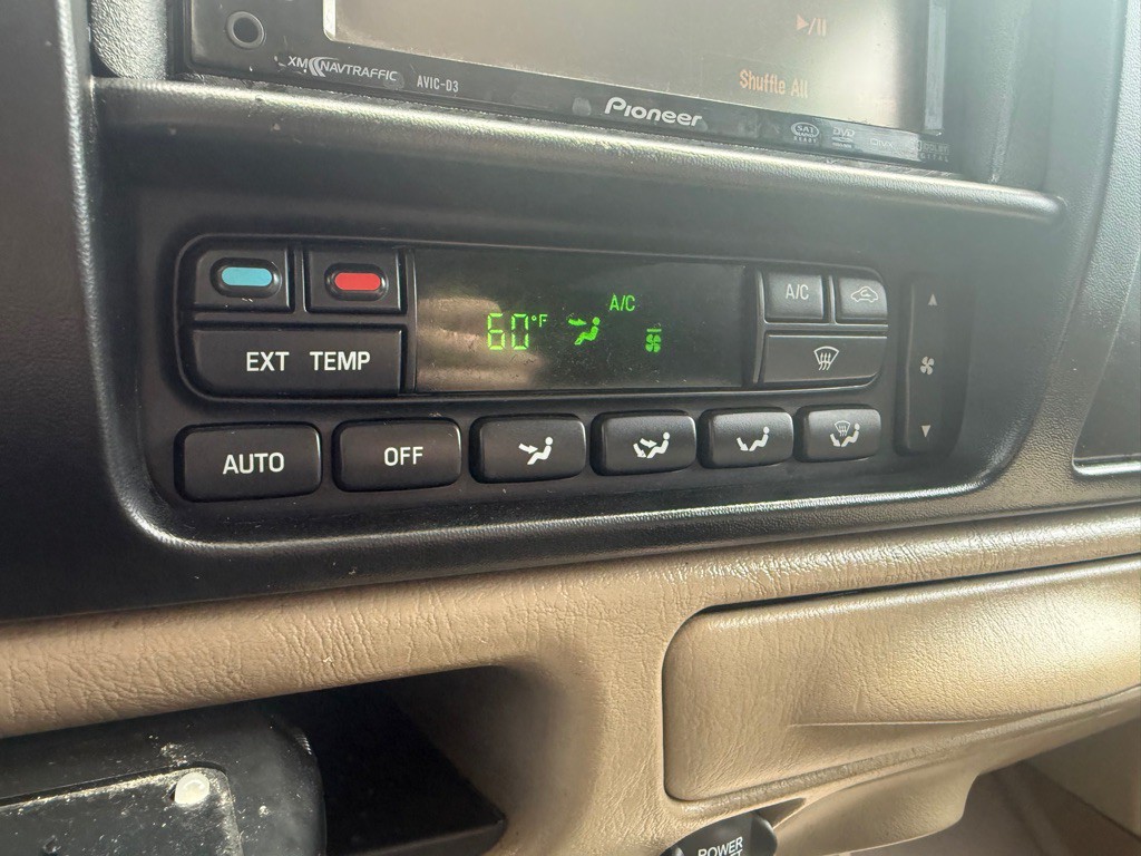 2005 Ford Excursion Image 36