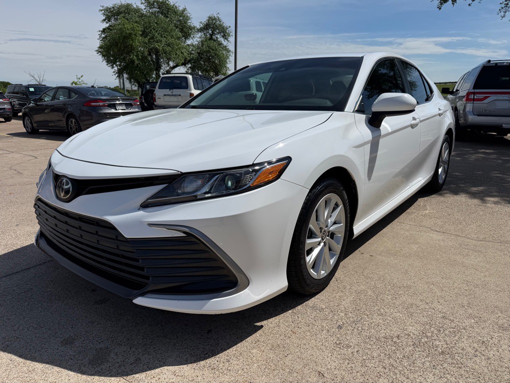 2021 Toyota Camry Image 3