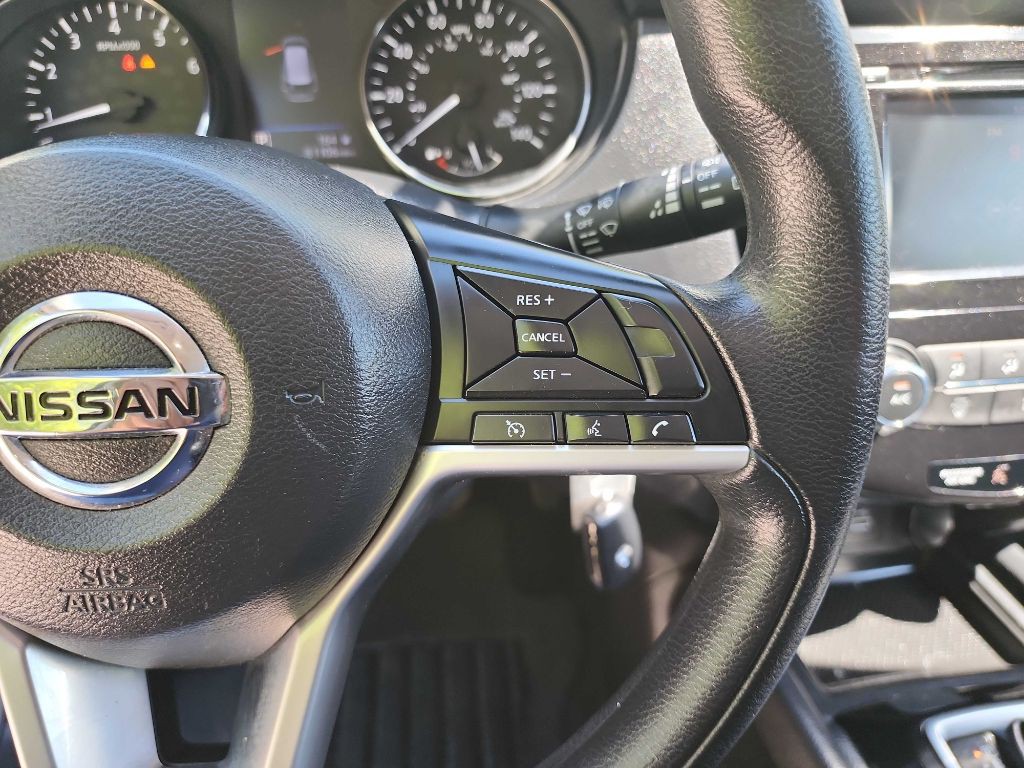 2018 Nissan Rogue Image 16