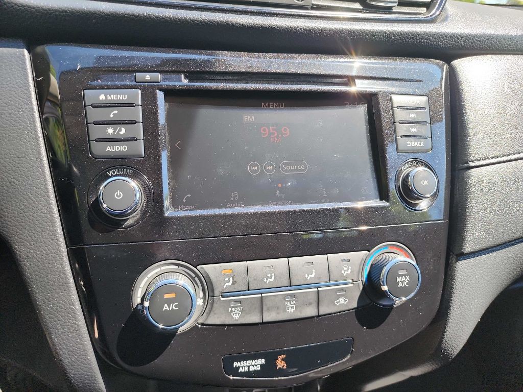 2018 Nissan Rogue Image 21