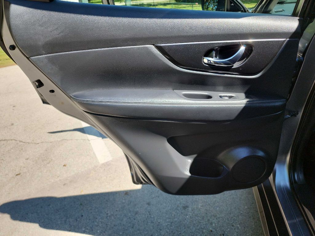 2018 Nissan Rogue Image 24