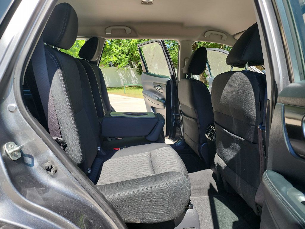 2018 Nissan Rogue Image 30