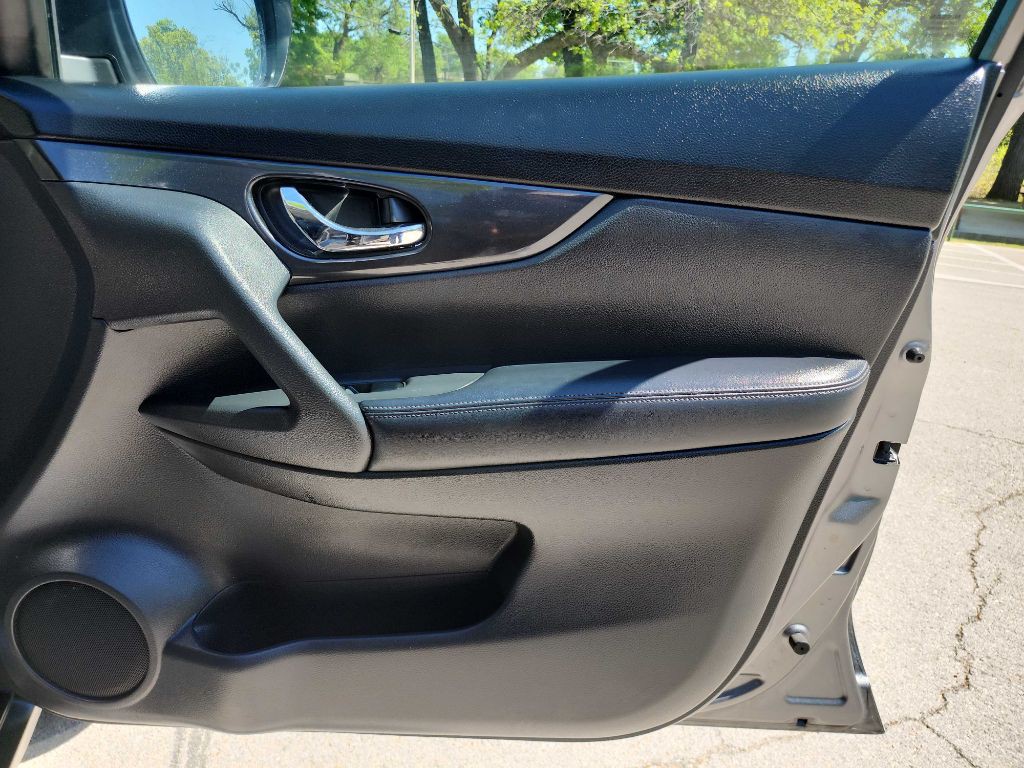 2018 Nissan Rogue Image 31