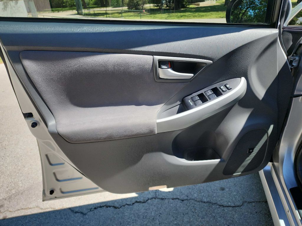 2011 Toyota Prius Image 13