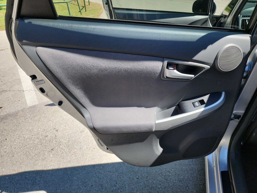 2011 Toyota Prius Image 24