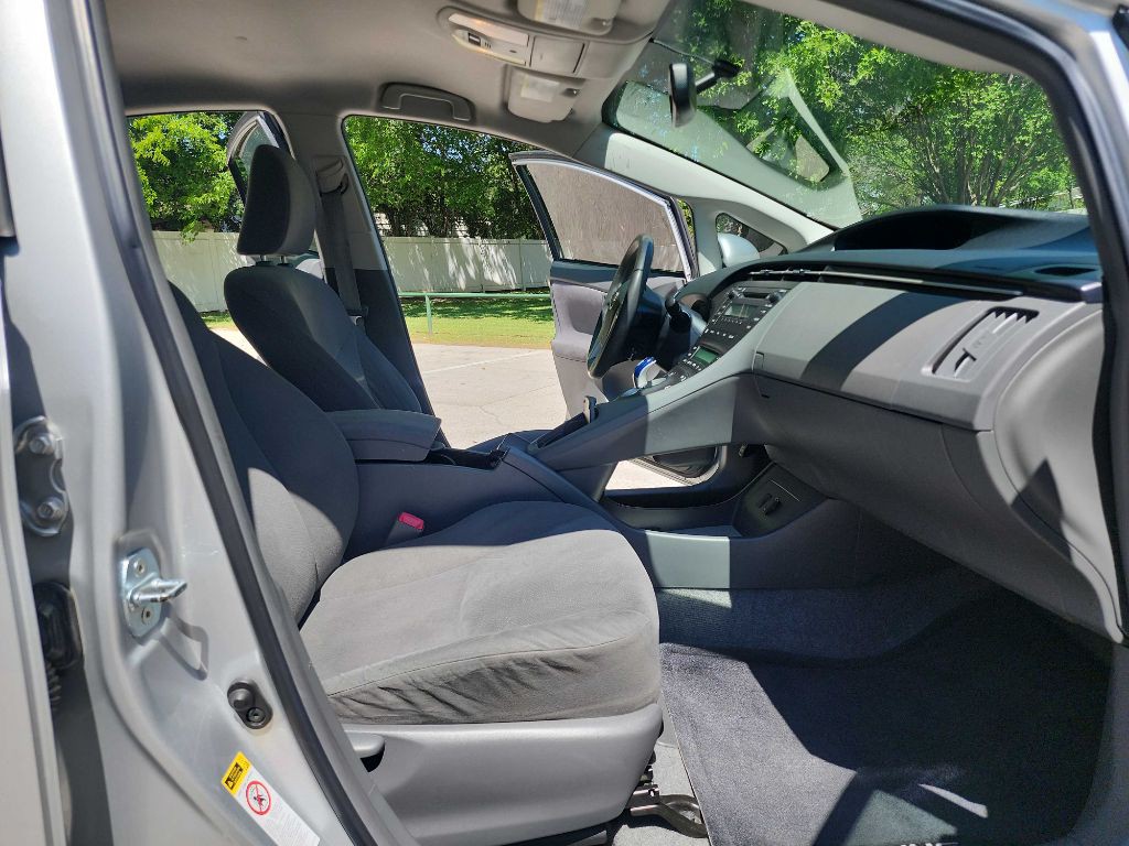 2011 Toyota Prius Image 30