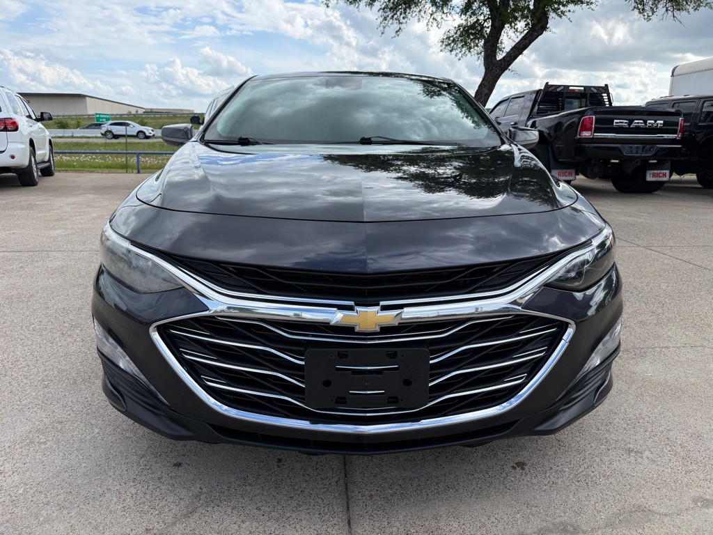2023 Chevrolet Malibu Image 2