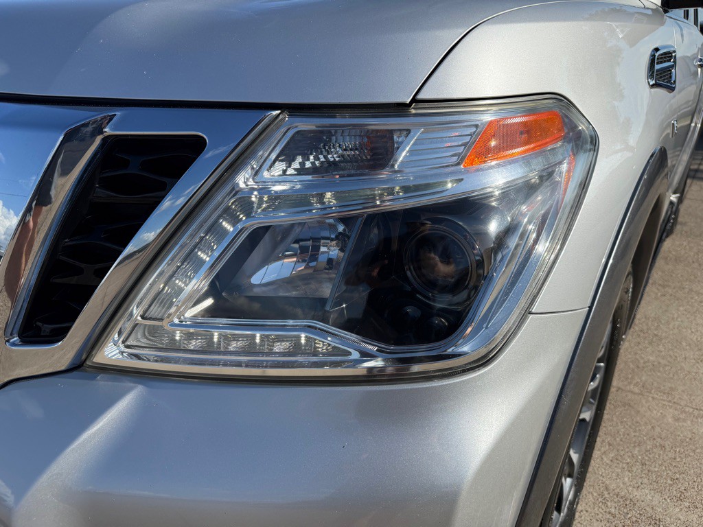 2017 Nissan Armada Image 10