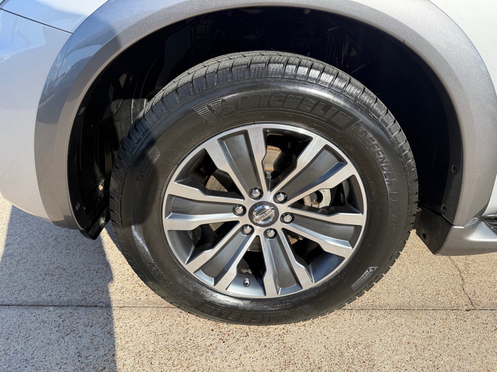 2017 Nissan Armada Image 12