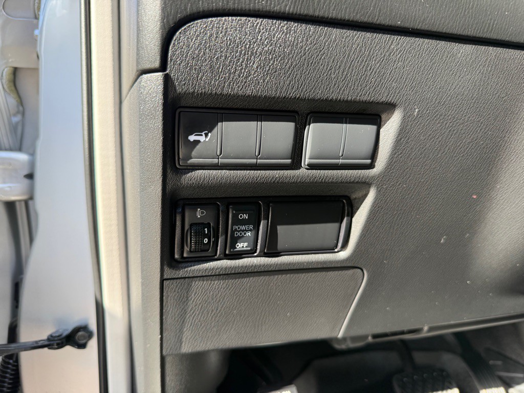 2017 Nissan Armada Image 21