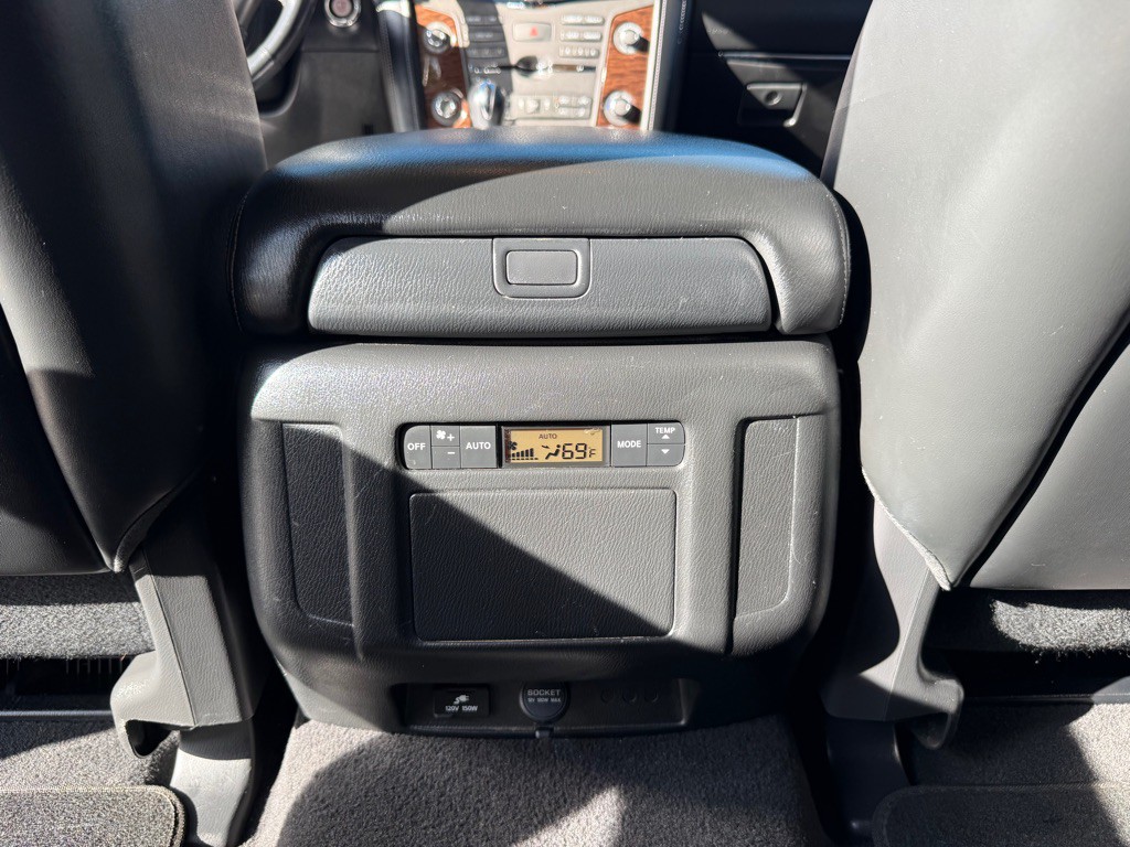 2017 Nissan Armada Image 23