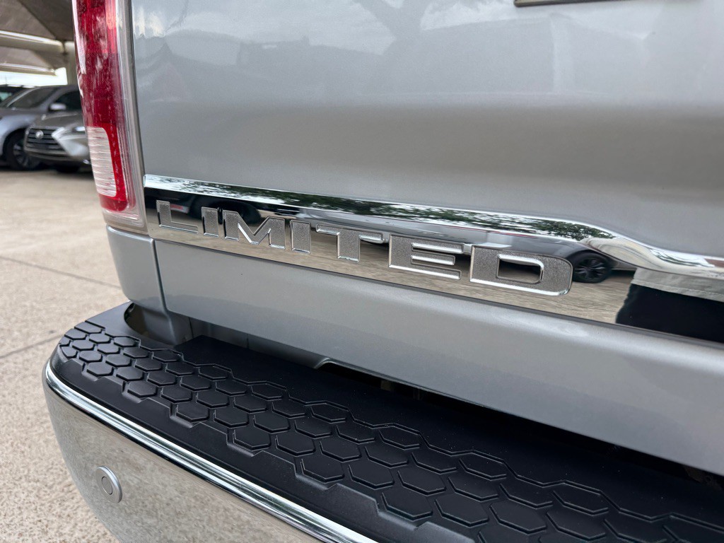2016 RAM 3500 Image 9