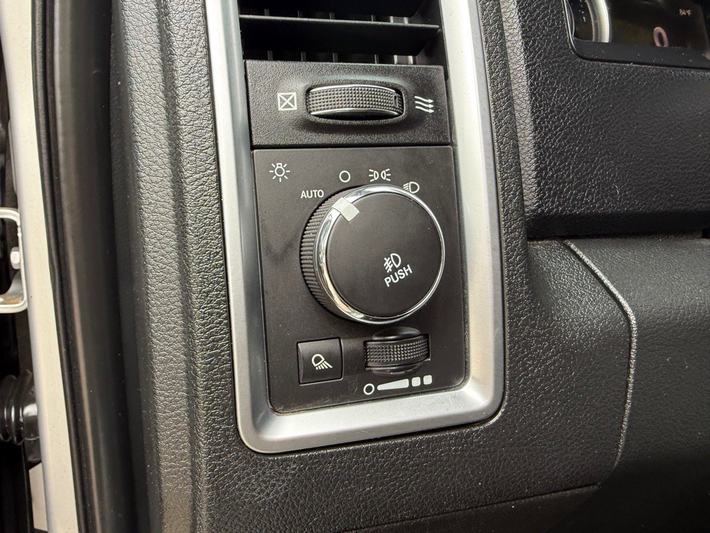 2016 RAM 3500 Image 22