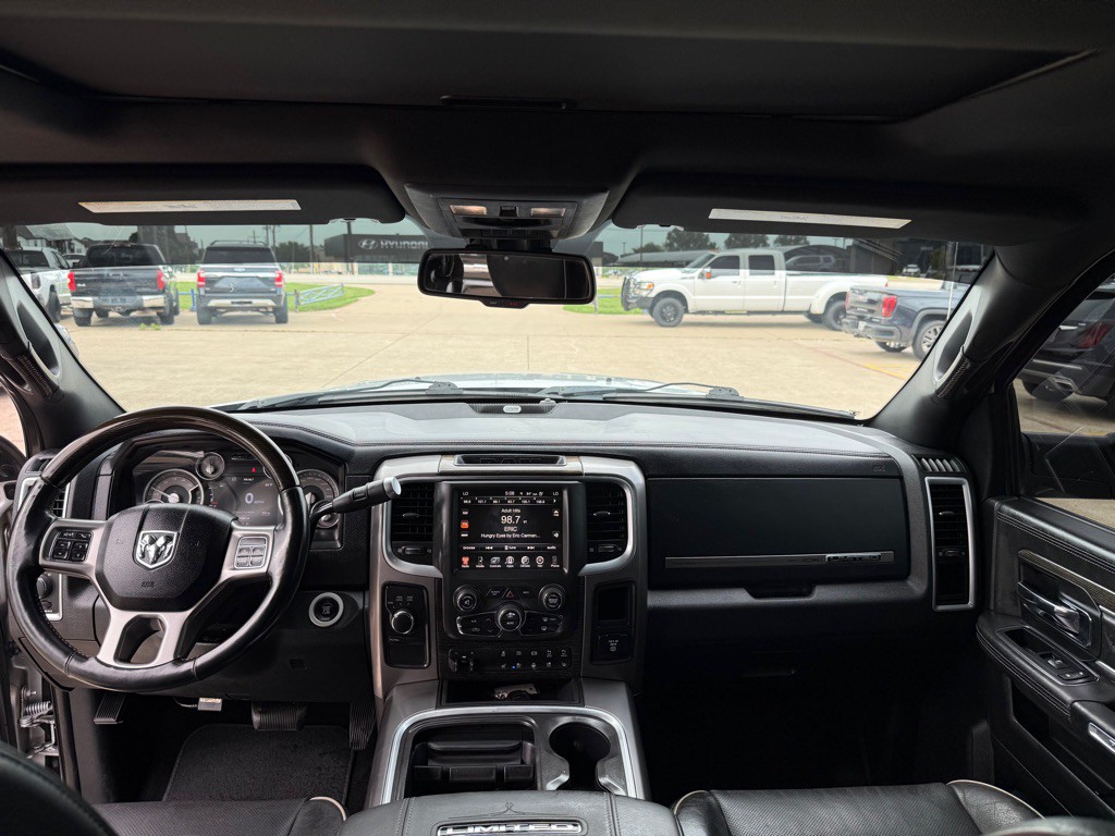 2016 RAM 3500 Image 25