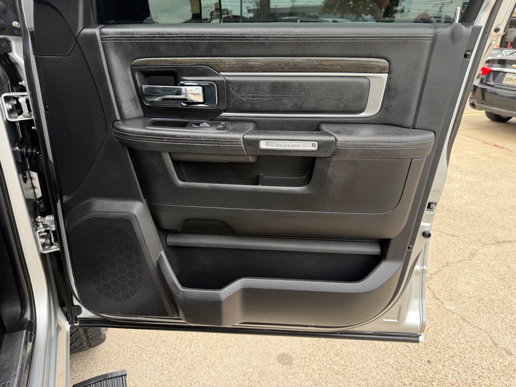 2016 RAM 3500 Image 28