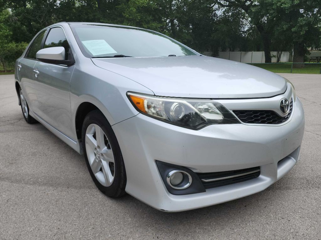 2014 Toyota Camry Image 1