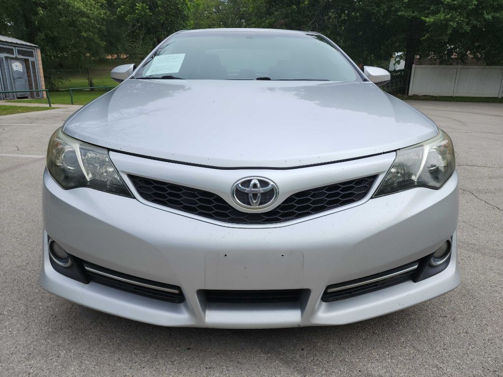 2014 Toyota Camry Image 2