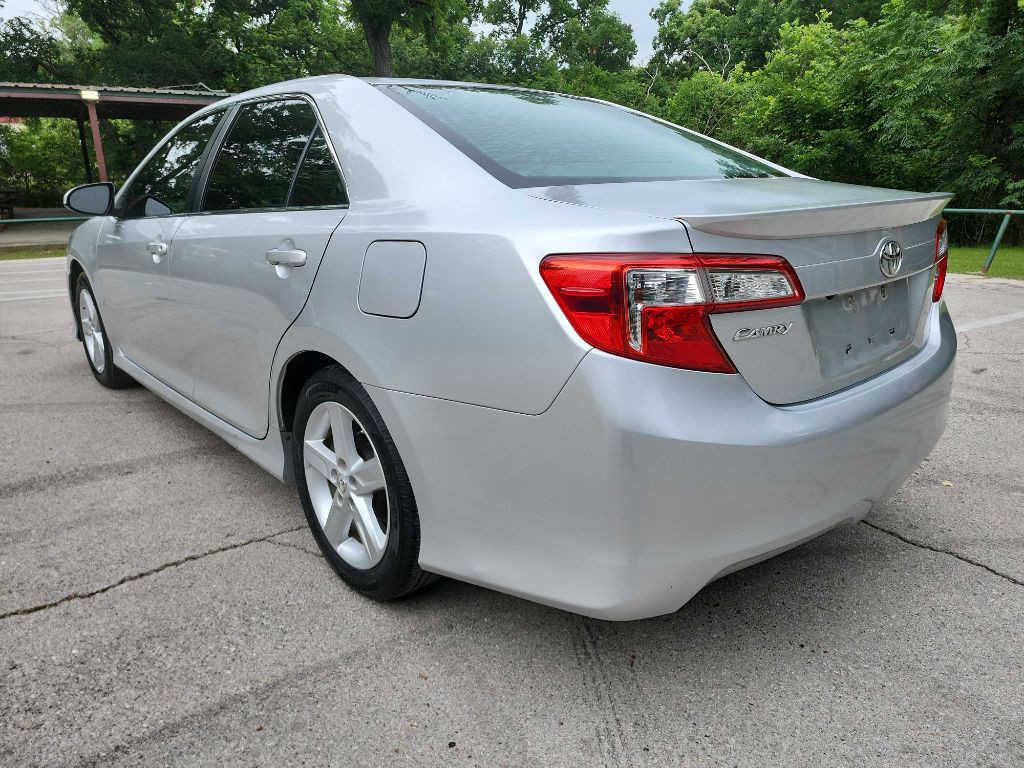 2014 Toyota Camry Image 4