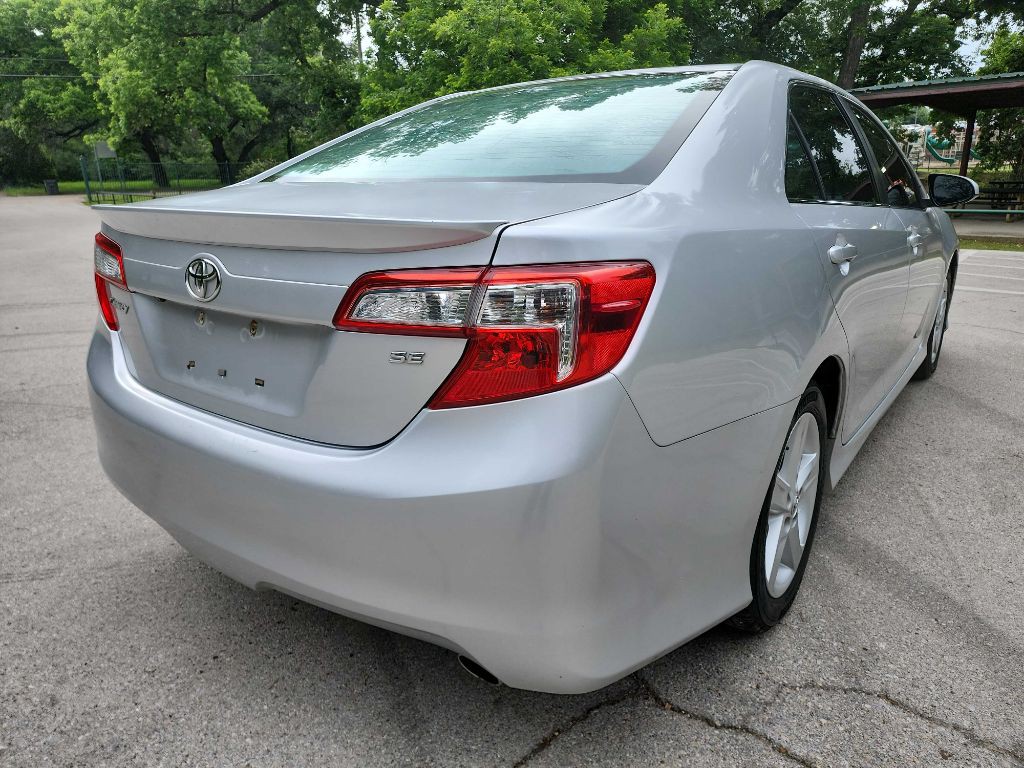 2014 Toyota Camry Image 9