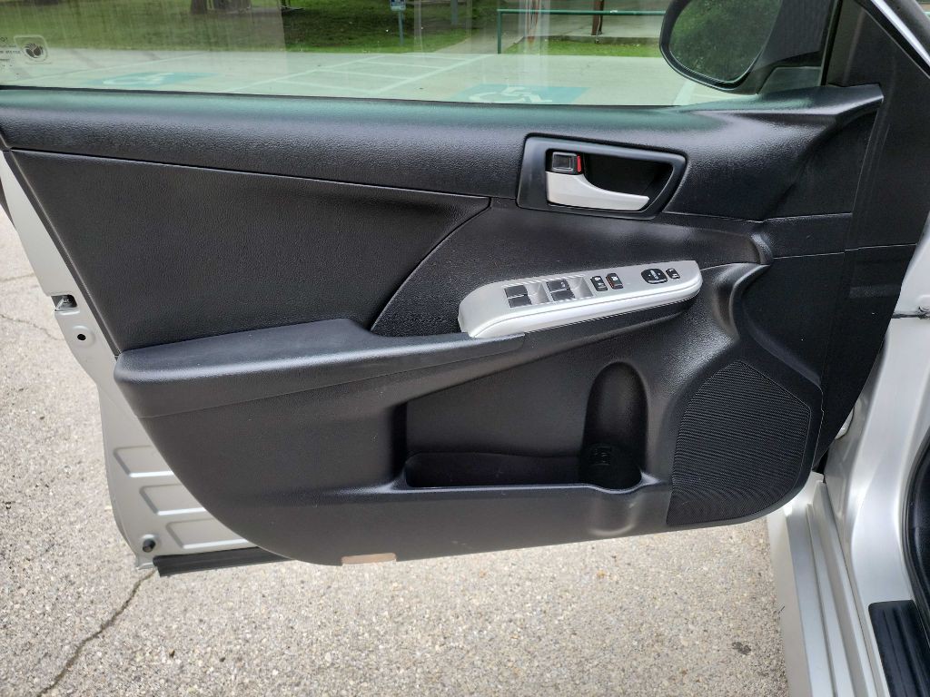 2014 Toyota Camry Image 10