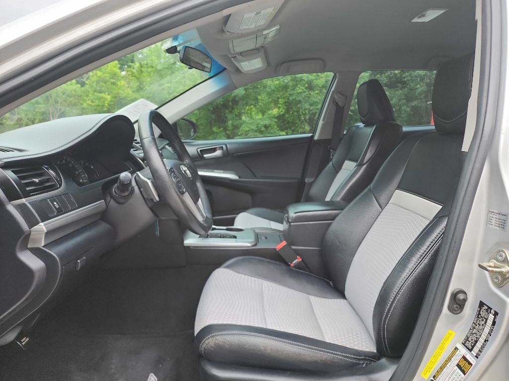 2014 Toyota Camry Image 11