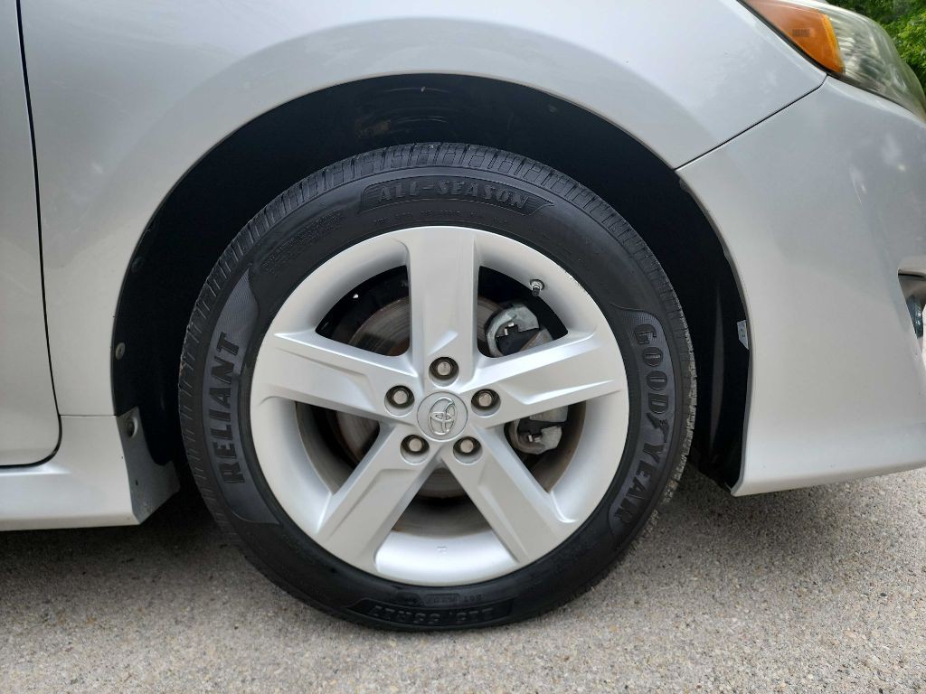2014 Toyota Camry Image 12