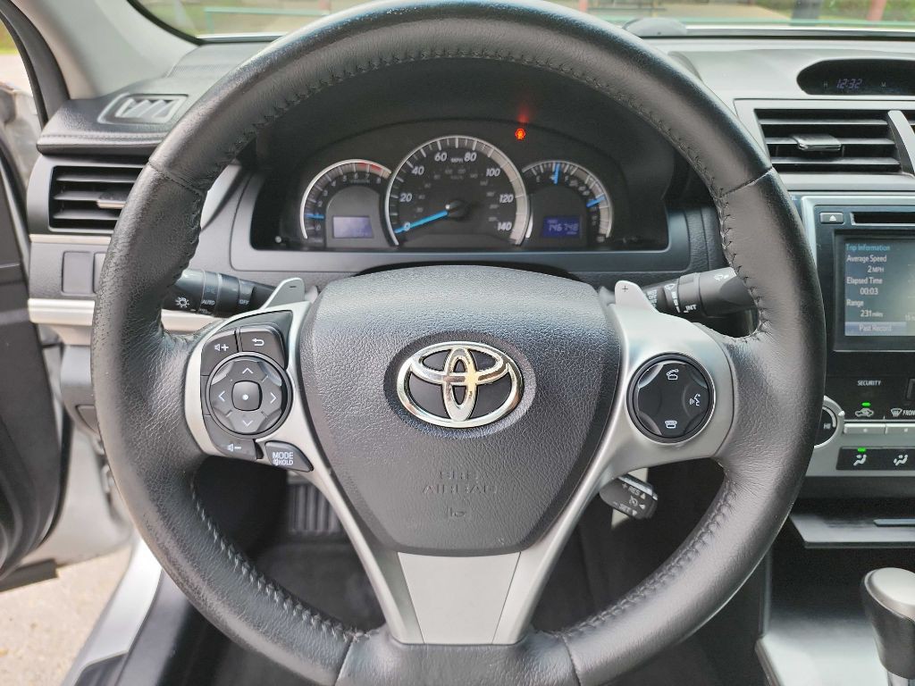 2014 Toyota Camry Image 16