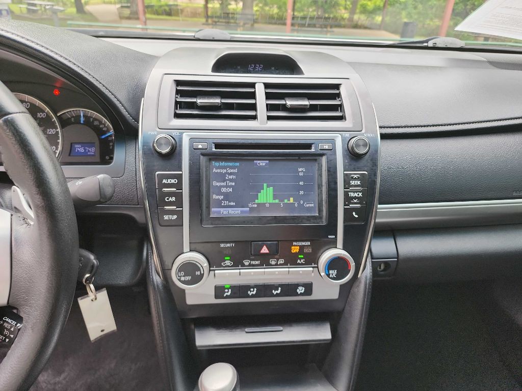 2014 Toyota Camry Image 18